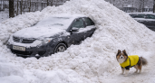 В Саранске автомобиль засыпали снегом во время уборки